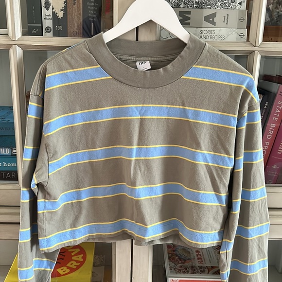 Aritzia TNA long sleeve cropped shirt Large - Picture 3 of 3